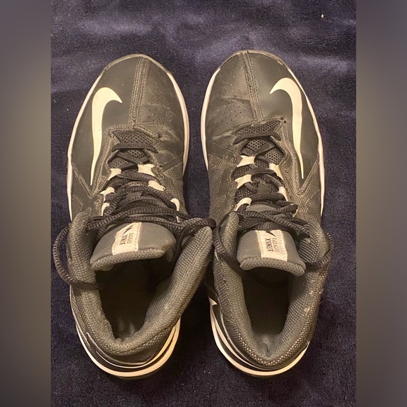 NIKE AirMax Stutter Step 2 Basketball Shoes - Picture 2 of 3